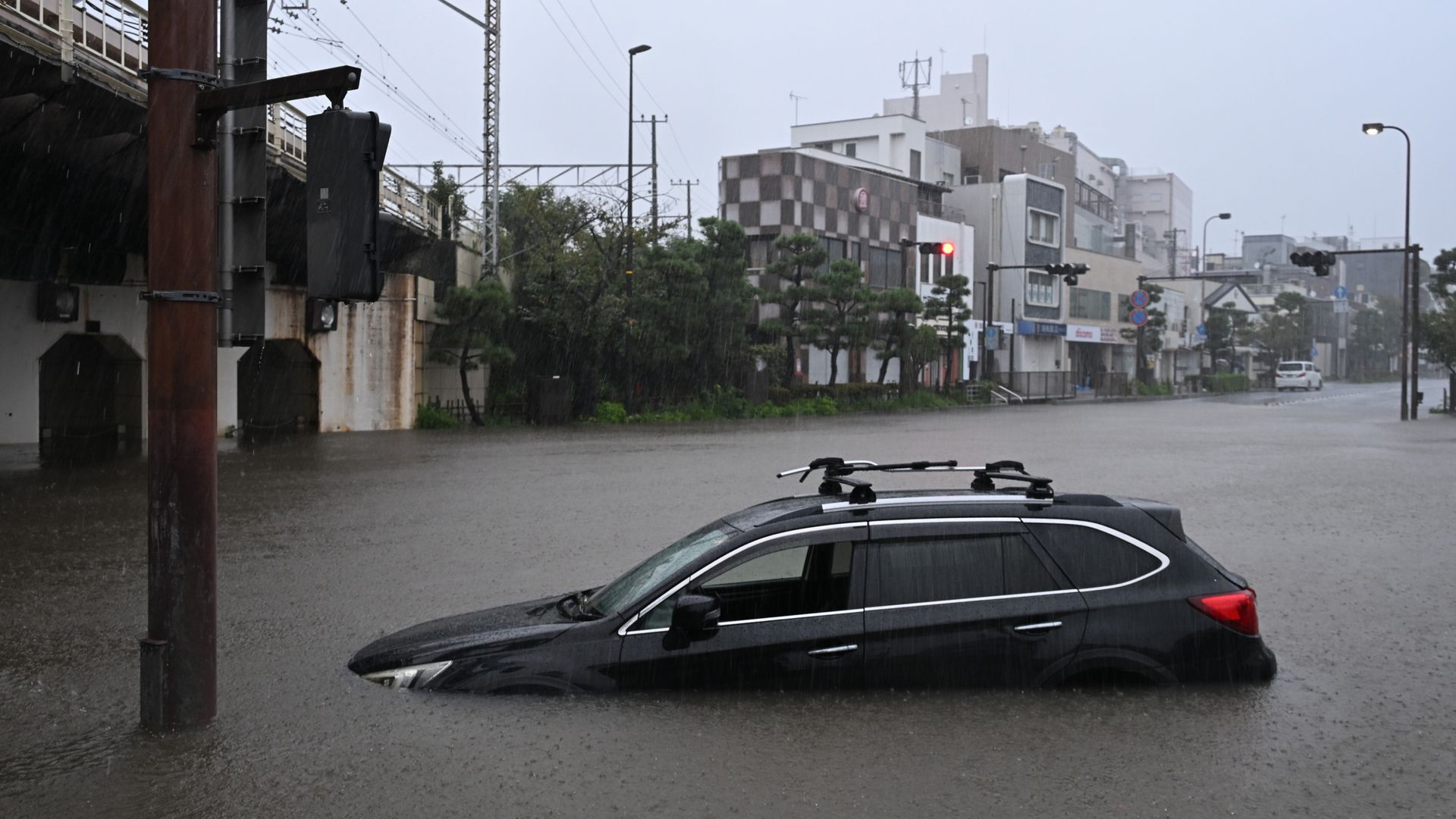 Typhoon Threatens Tokyo with Floods and Landslides as Strong Winds Loom Typhoon Threatens Tokyo with Floods and Landslides as Strong Winds Loom