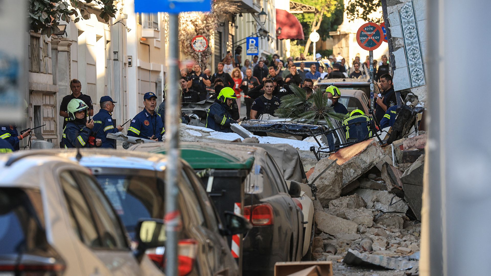 Explosion near Athens’ Acropolis destroys building, injures three Explosion near Athens’ Acropolis destroys building, injures three