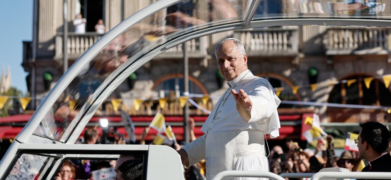 Pope Warns of AI Dangers During Paris Popemobile Tour