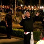 Robbie Williams Performs Impromptu Song for Fans After Peru Show Cancellation Robbie Williams Performs Impromptu Song for Fans After Peru Show Cancellation