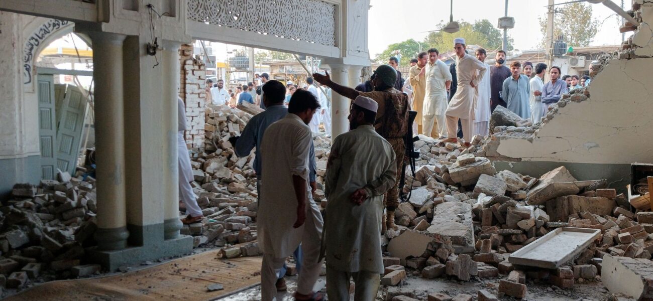 16 Killed in Suicide Car Bomb Attack Near Mosque in Pakistan 16 Killed in Suicide Car Bomb Attack Near Mosque in Pakistan