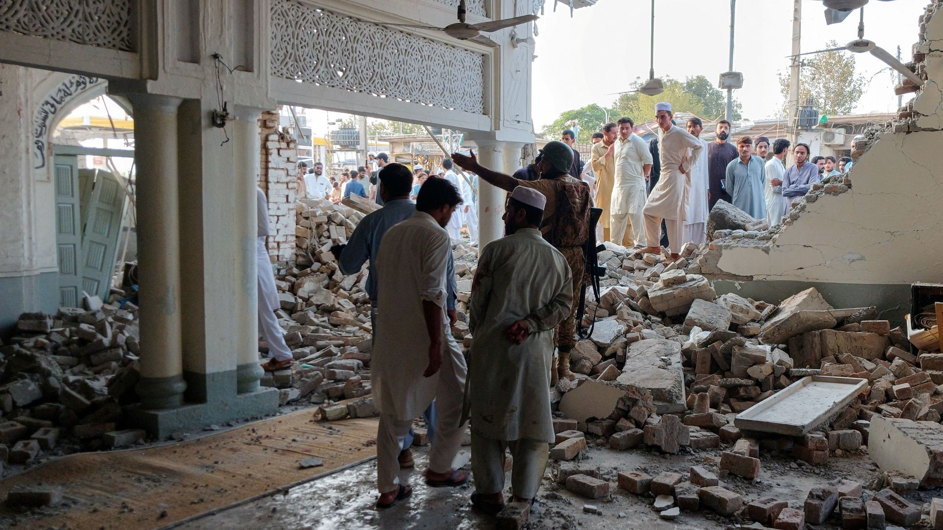 16 Killed in Suicide Car Bomb Attack Near Mosque in Pakistan 16 Killed in Suicide Car Bomb Attack Near Mosque in Pakistan