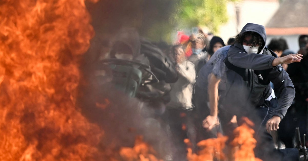 France Student Protests Escalate with Violent Clashes, Hundreds of Schools Forced to Close