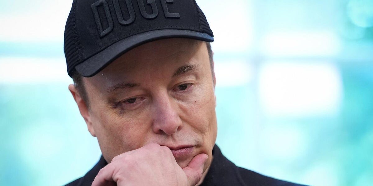 SpaceX Secures Spectrum Deal to Expand Starlink as Mobile Carrier