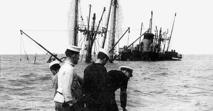 Engineers Remove Dangerous Masts from WWII Explosives Shipwreck Engineers Remove Dangerous Masts from WWII Explosives Shipwreck