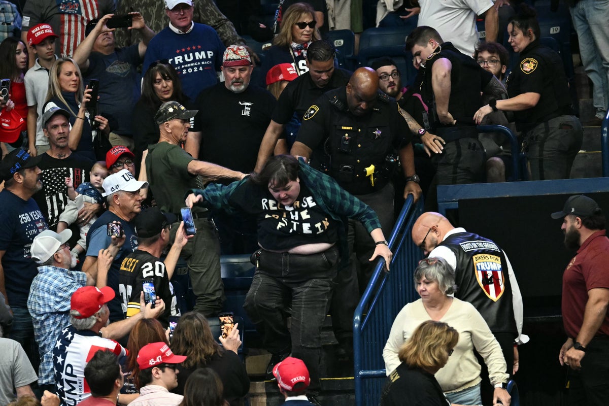 MAGA Crowd Confronts Protester at Trump Rally, Internet Demands Legal Action MAGA Crowd Confronts Protester at Trump Rally, Internet Demands Legal Action