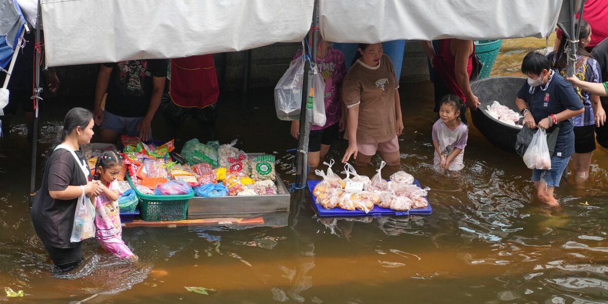 Bangkok Residents Express Outrage as Flood Death Toll Hits 31 Amid Government Criticism