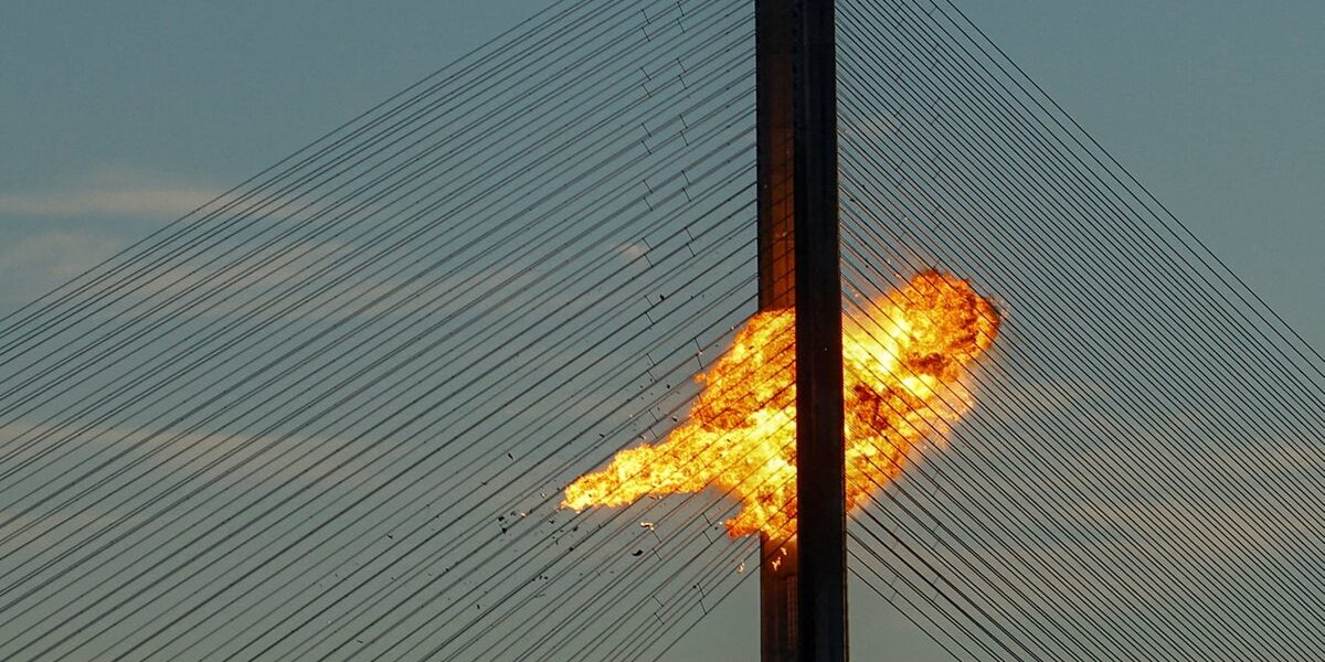 Ukraine-Russia War: Russian Airstrike Hits Kyiv’s Northern Bridge Amid Escalating Infrastructure Attacks