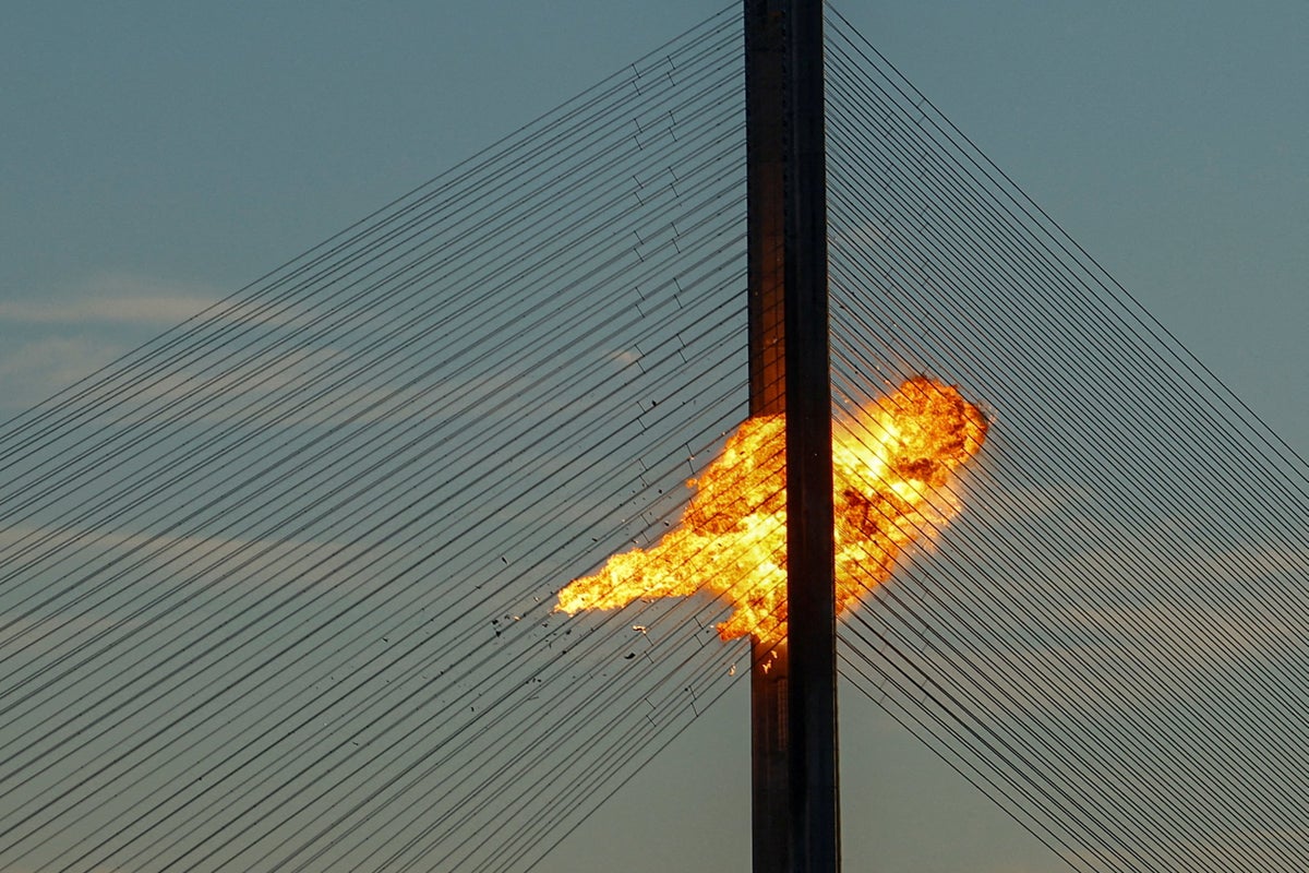 Ukraine-Russia War: Russian Airstrike Hits Kyiv’s Northern Bridge Amid Escalating Infrastructure Attacks Ukraine-Russia War: Russian Airstrike Hits Kyiv’s Northern Bridge Amid Escalating Infrastructure Attacks