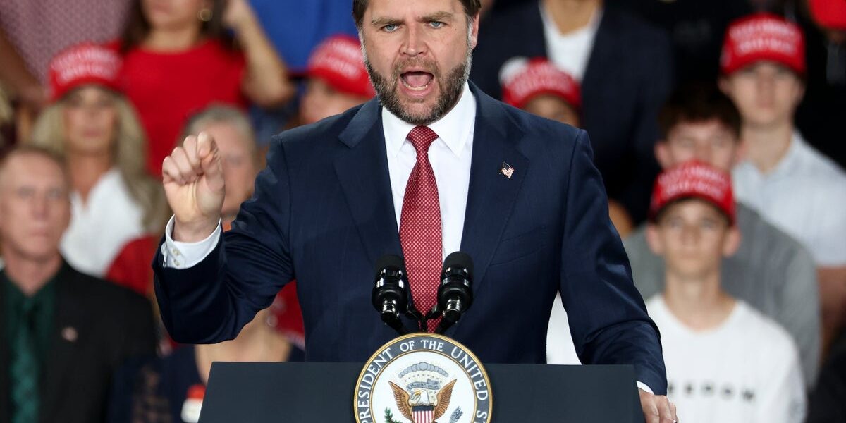 Vance Confronts Heckler at Florida Rally: ‘That Guy is a Democrat Plant’ Vance Confronts Heckler at Florida Rally: ‘That Guy is a Democrat Plant’