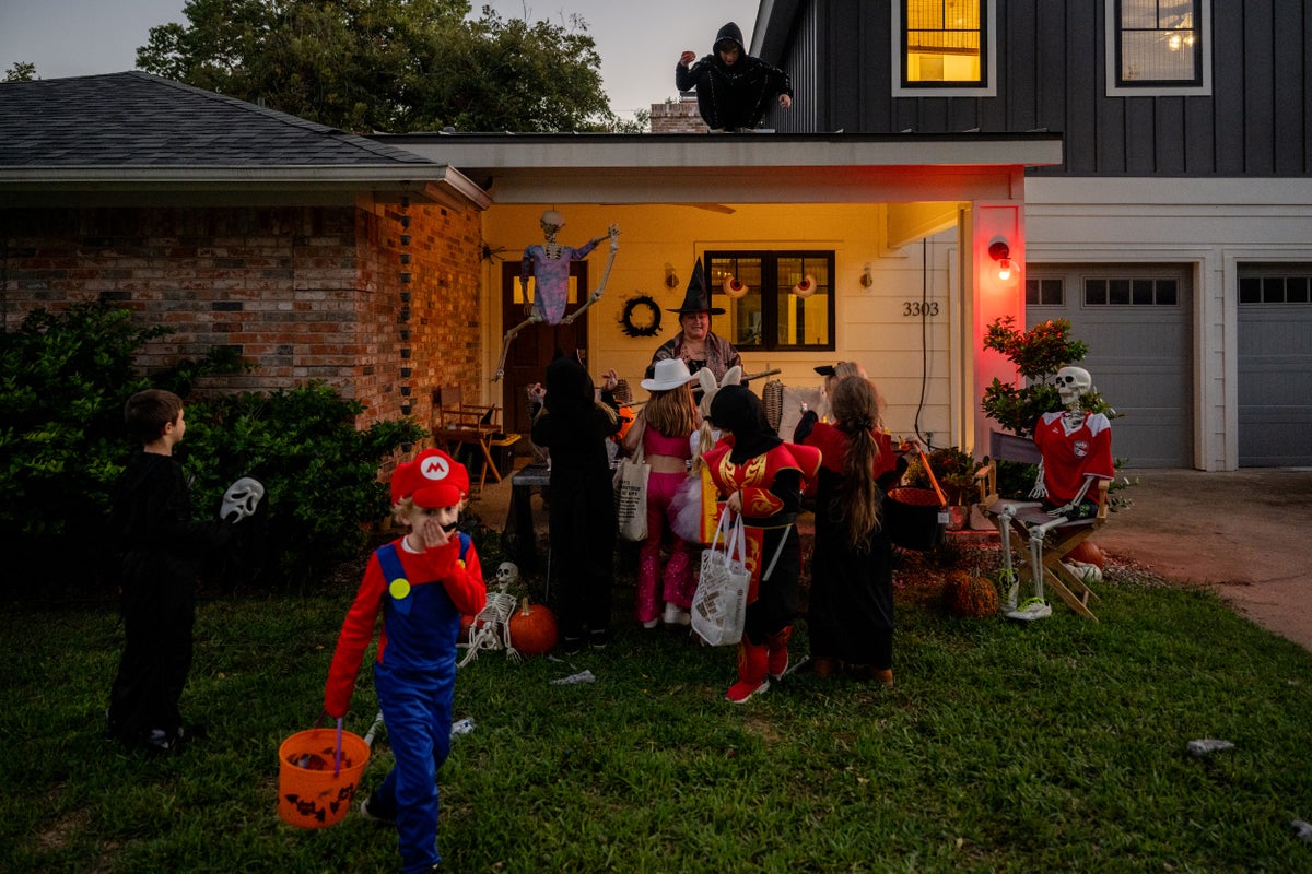 Halloween Spending Hits Record 5 Per Person as Candy Prices Skyrocket Halloween Spending Hits Record 5 Per Person as Candy Prices Skyrocket
