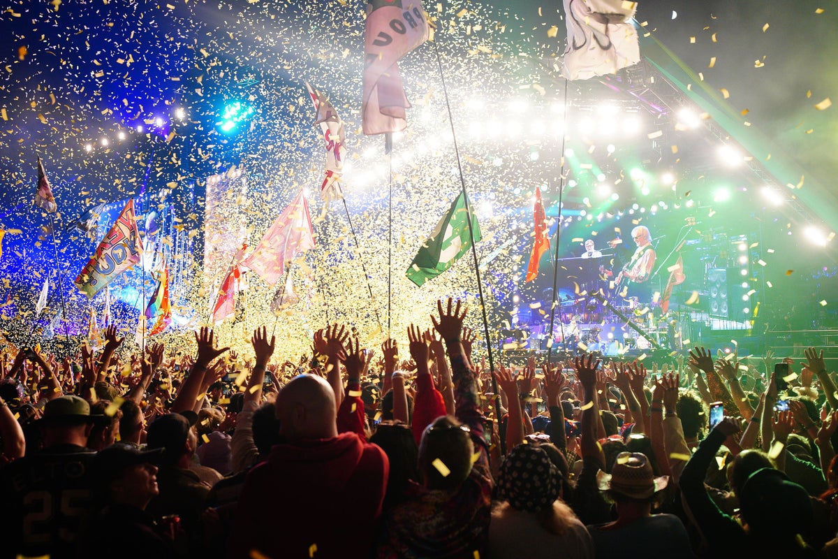 Glastonbury Fans Frustrated as Ticket System Shifts, First Batch Sells Out in Minutes Glastonbury Fans Frustrated as Ticket System Shifts, First Batch Sells Out in Minutes