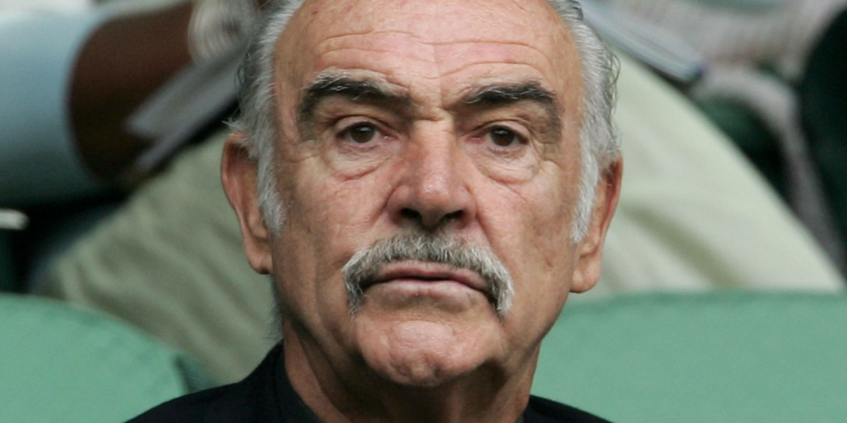 Hollywood Star Admits Spitting in Sean Connery’s Face 16 Times for Film Scene Hollywood Star Admits Spitting in Sean Connery’s Face 16 Times for Film Scene