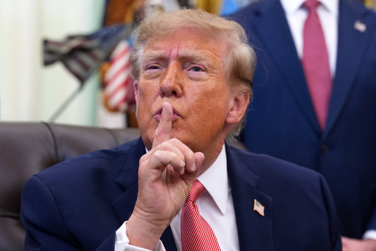 Trump Retaliation Against Press Escalates With Air Force One Ban