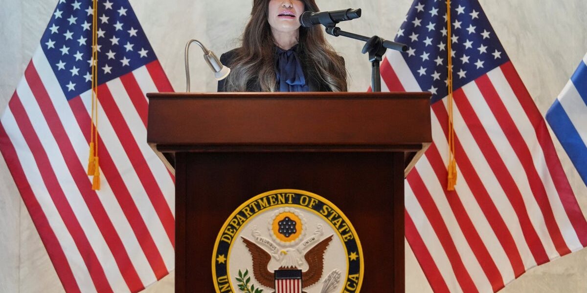 Kimberly Guilfoyle Allegedly Asked Major Trump Donor for 0K to Cover Amex Bill: Report Kimberly Guilfoyle Allegedly Asked Major Trump Donor for 0K to Cover Amex Bill: Report