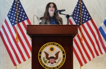 Kimberly Guilfoyle Allegedly Asked Major Trump Donor for 0K to Cover Amex Bill: Report Kimberly Guilfoyle Allegedly Asked Major Trump Donor for 0K to Cover Amex Bill: Report