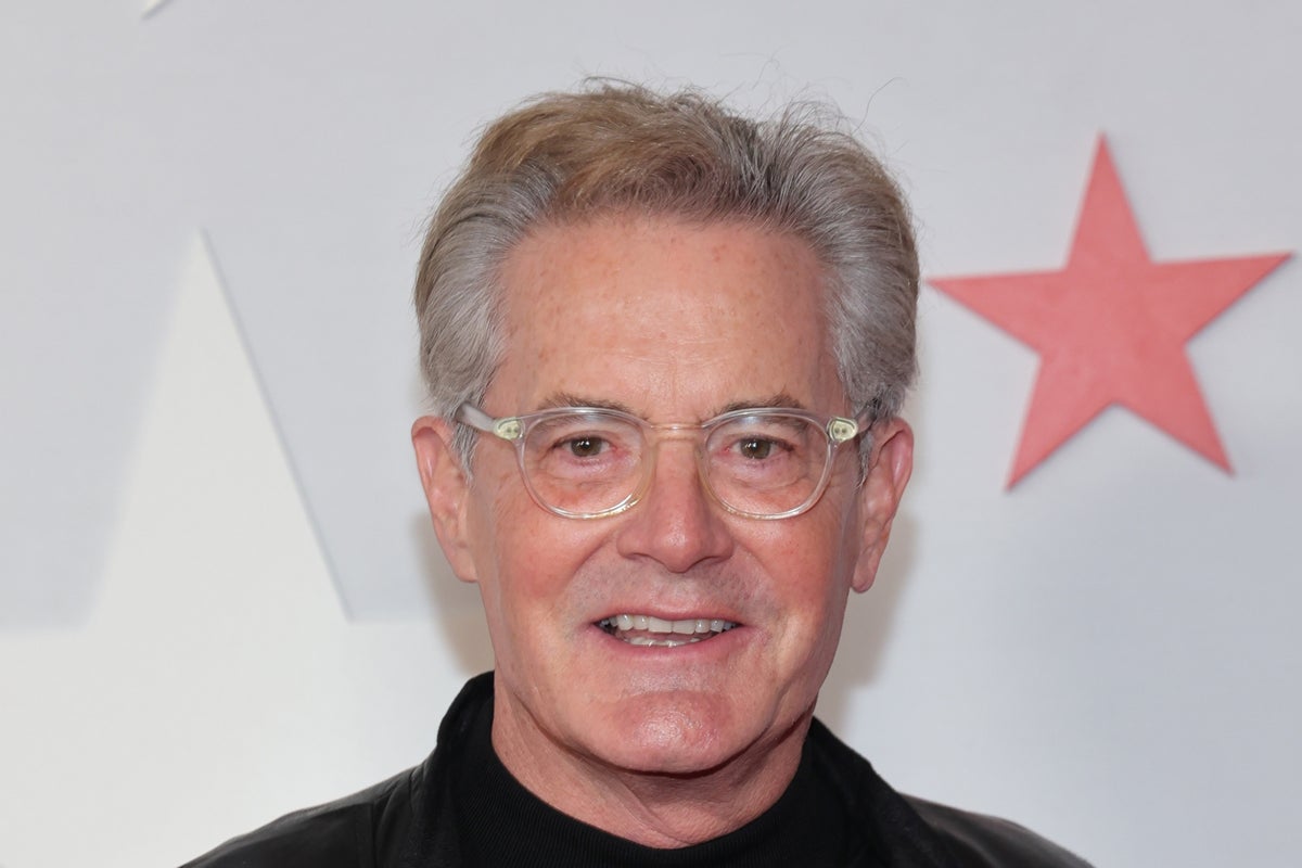 Kyle MacLachlan Recalls Rejecting Nudity Request in ’90s Film Showgirls Kyle MacLachlan Recalls Rejecting Nudity Request in ’90s Film Showgirls