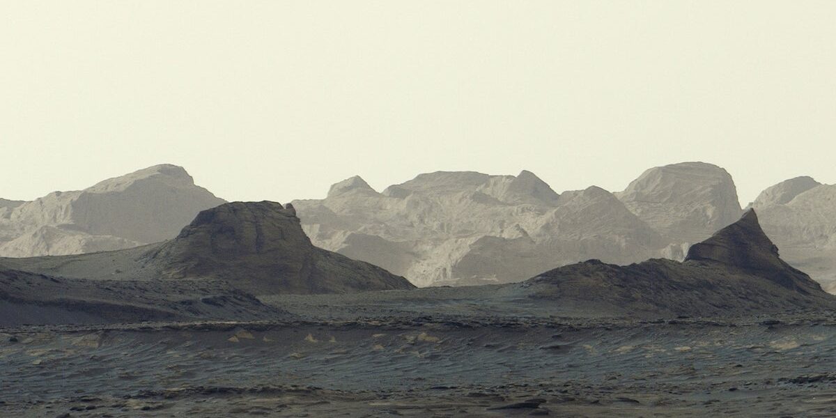 NASA’s Curiosity Rover Captures Breathtaking Martian Dawn Image