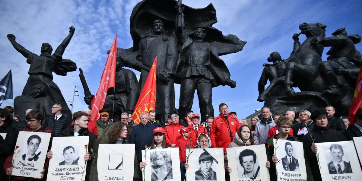Anti-Putin Protests in Moscow as Germany Announces €1bn Military Aid to Ukraine Anti-Putin Protests in Moscow as Germany Announces €1bn Military Aid to Ukraine