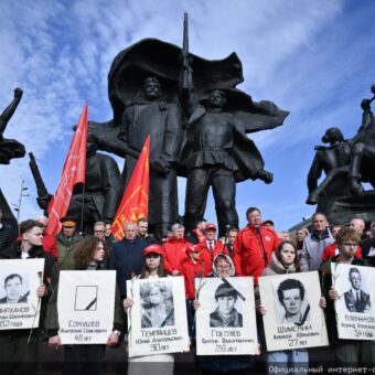 Anti-Putin Protests in Moscow as Germany Announces €1bn Military Aid to Ukraine