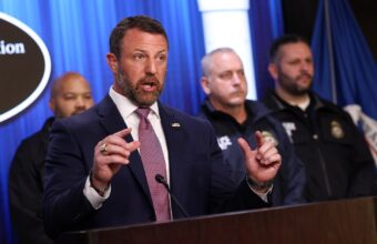 Markwayne Mullin Refuses to Apologize for ICE Shooting as Mayor Condemns Agency Markwayne Mullin Refuses to Apologize for ICE Shooting as Mayor Condemns Agency