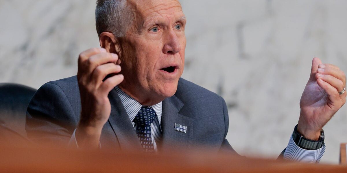 Republican Senator’s Profanity-Laced Texts to Trump Exposed Republican Senator’s Profanity-Laced Texts to Trump Exposed