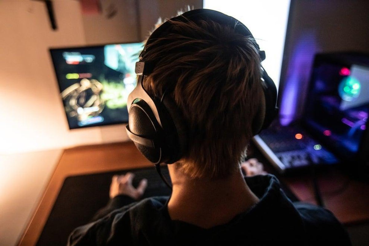Million Young Adults in NEET Lifestyle: The Rise of Social Withdrawal and Digital Camaraderie Million Young Adults in NEET Lifestyle: The Rise of Social Withdrawal and Digital Camaraderie