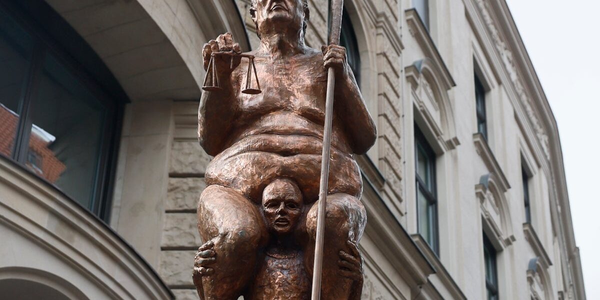 Naked Trump Statue Unveiled in European Parliament as ‘Orange Plague’ Naked Trump Statue Unveiled in European Parliament as ‘Orange Plague’
