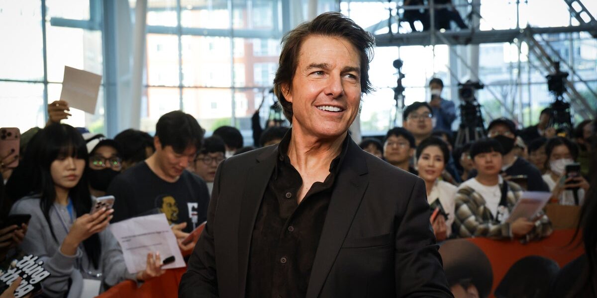 Tom Cruise Honors Charity Fundraiser During Surprise Visit Tom Cruise Honors Charity Fundraiser During Surprise Visit