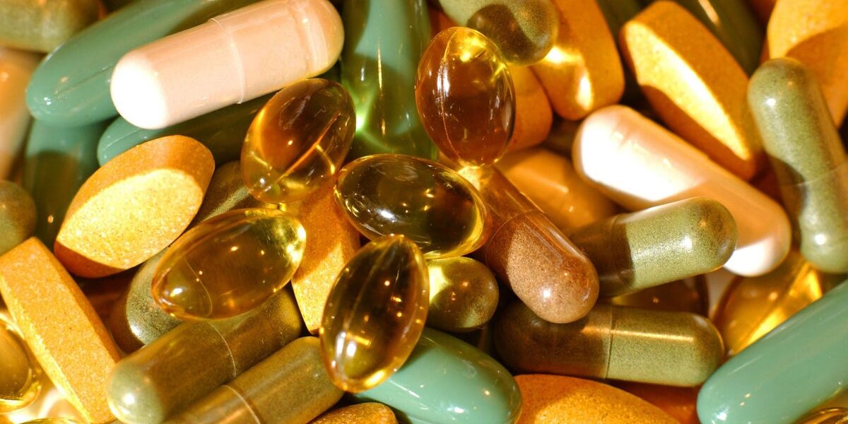 Menopause Supplements vs. Multivitamins: What the Experts Recommend