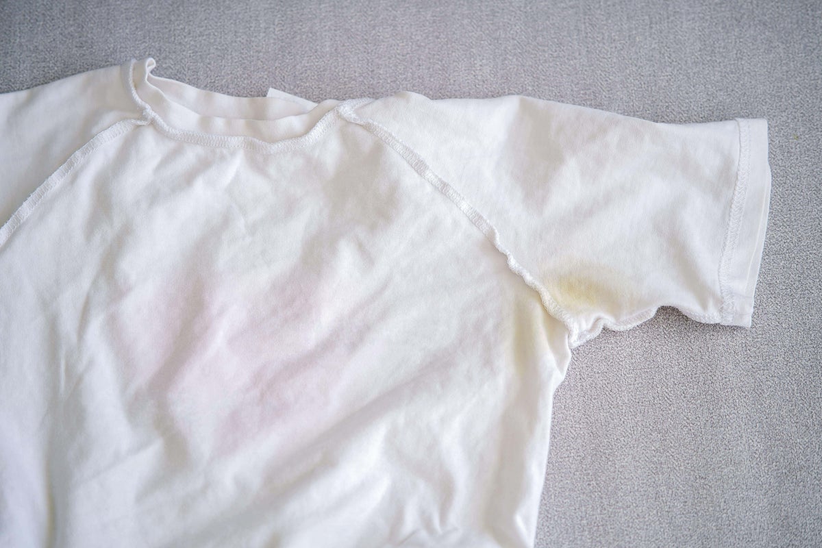 How to Remove Yellow Stains from White Clothes: Expert Tips