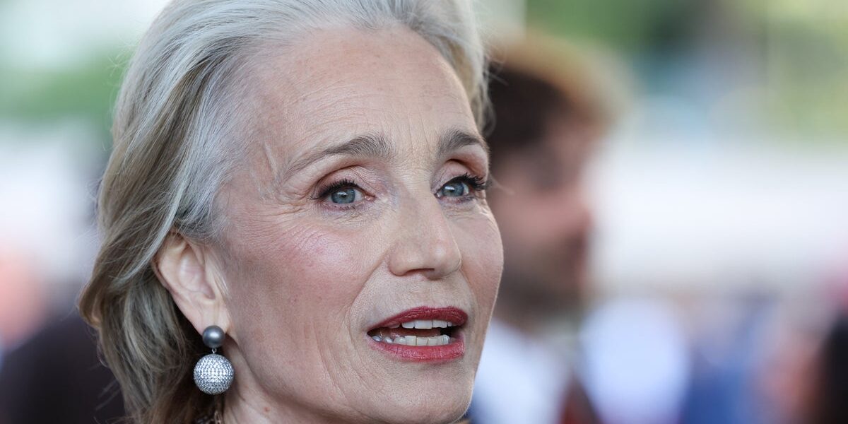 Kristin Scott Thomas Exposes Theatergoer’s Unseemly Behavior During Performance Kristin Scott Thomas Exposes Theatergoer’s Unseemly Behavior During Performance