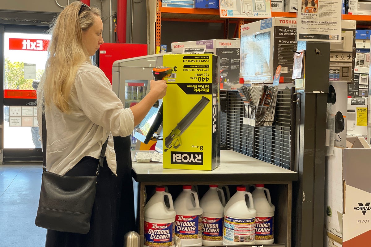 Retailers Ditching Self-Checkout as Shoppers Voice Frustrations Retailers Ditching Self-Checkout as Shoppers Voice Frustrations