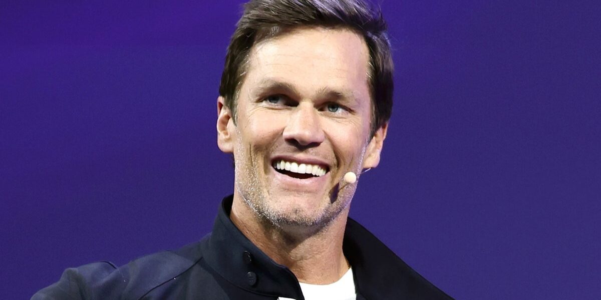 Tom Brady Addresses On-Air Technical Glitch During Fox Sports Broadcast Tom Brady Addresses On-Air Technical Glitch During Fox Sports Broadcast
