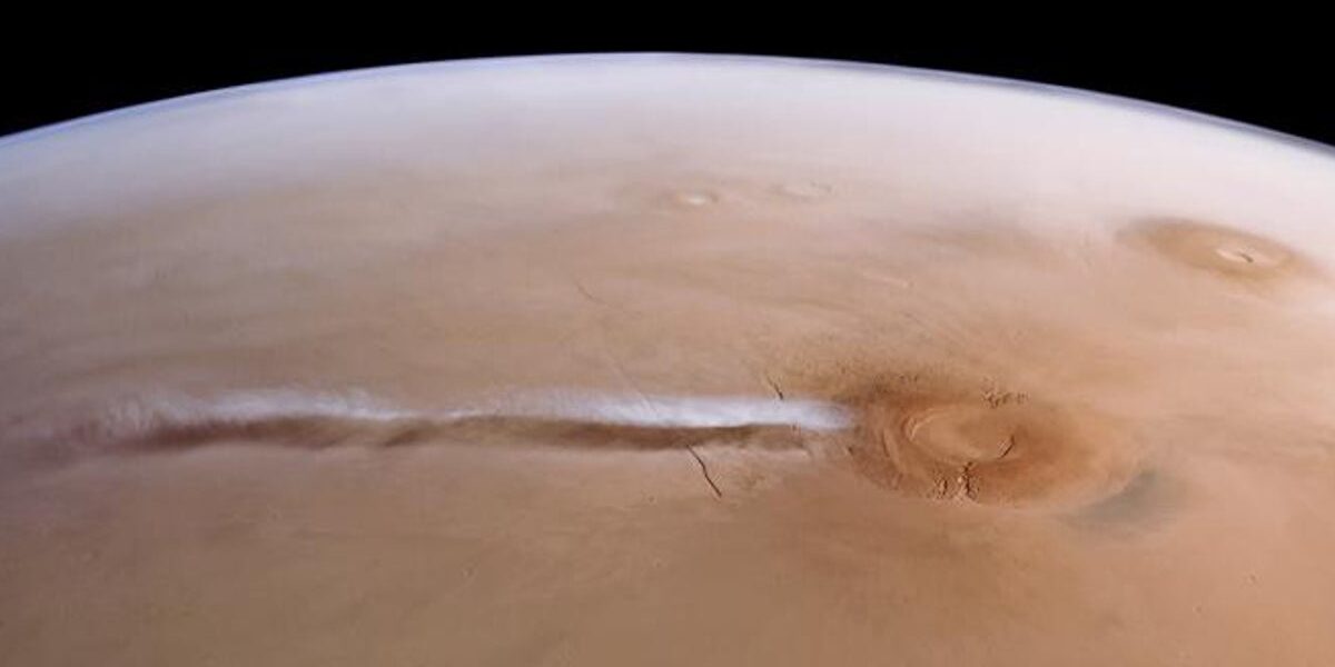 Mars’s Mysterious Cloud Defies Physics, Scientists Reveal