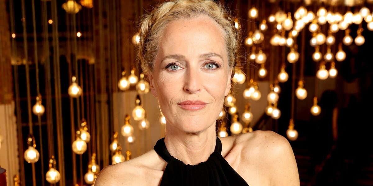 Gillian Anderson Defends Longtime Fans After Viral Theatre Confrontation
