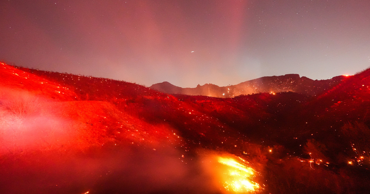 Bryson Fire Scorches 200 Acres in Malibu as Evacuations Begin Bryson Fire Scorches 200 Acres in Malibu as Evacuations Begin
