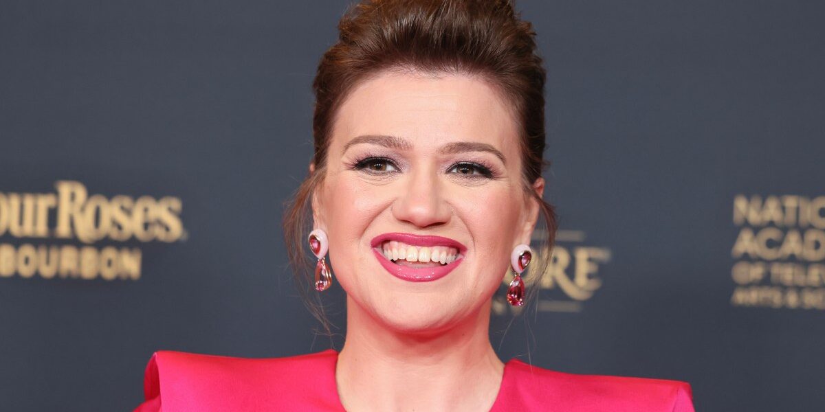 Kelly Clarkson Claims Brooklyn Store Treated Her Poorly, Store Says Item Wasn’t for Sale
