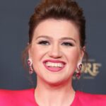 Kelly Clarkson Claims Brooklyn Store Treated Her Poorly, Store Says Item Wasn’t for Sale Kelly Clarkson Claims Brooklyn Store Treated Her Poorly, Store Says Item Wasn’t for Sale