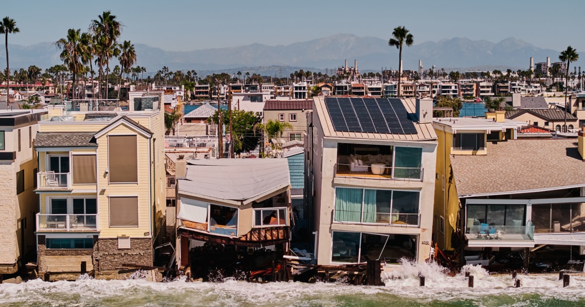 California Coastline Crumbles as Record-Breaking El Niño Triggers Destructive Flooding California Coastline Crumbles as Record-Breaking El Niño Triggers Destructive Flooding