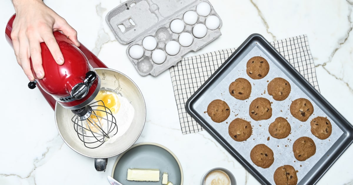 Mastering Homemade Cookies: Professional Bakers Share Essential Equipment and Pro Tips