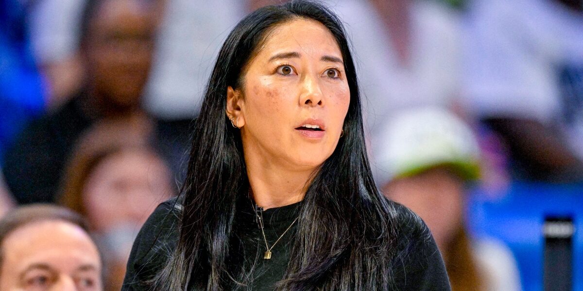 Golden State Valkyries Coach Falls During Playoff Game, Appears Unharmed