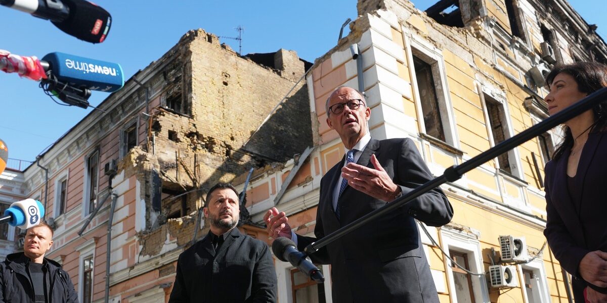 Russia Strikes Kyiv During German Chancellor’s Visit in Escalation