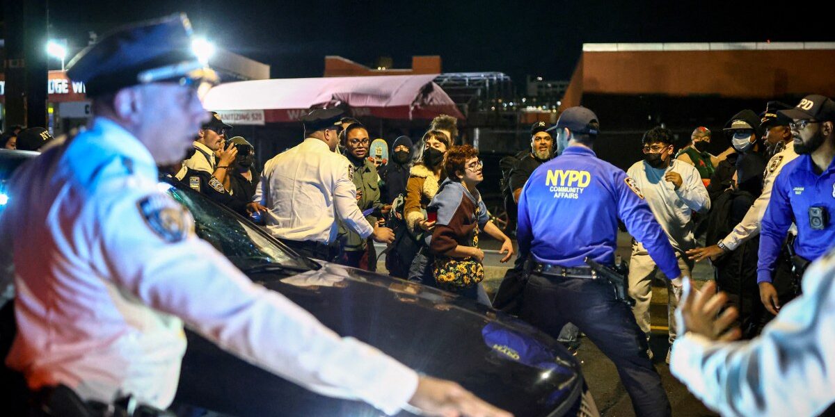 DHS Officials Stand by ICE Officers After NYC Shooting of Immigrant With Child in Car DHS Officials Stand by ICE Officers After NYC Shooting of Immigrant With Child in Car
