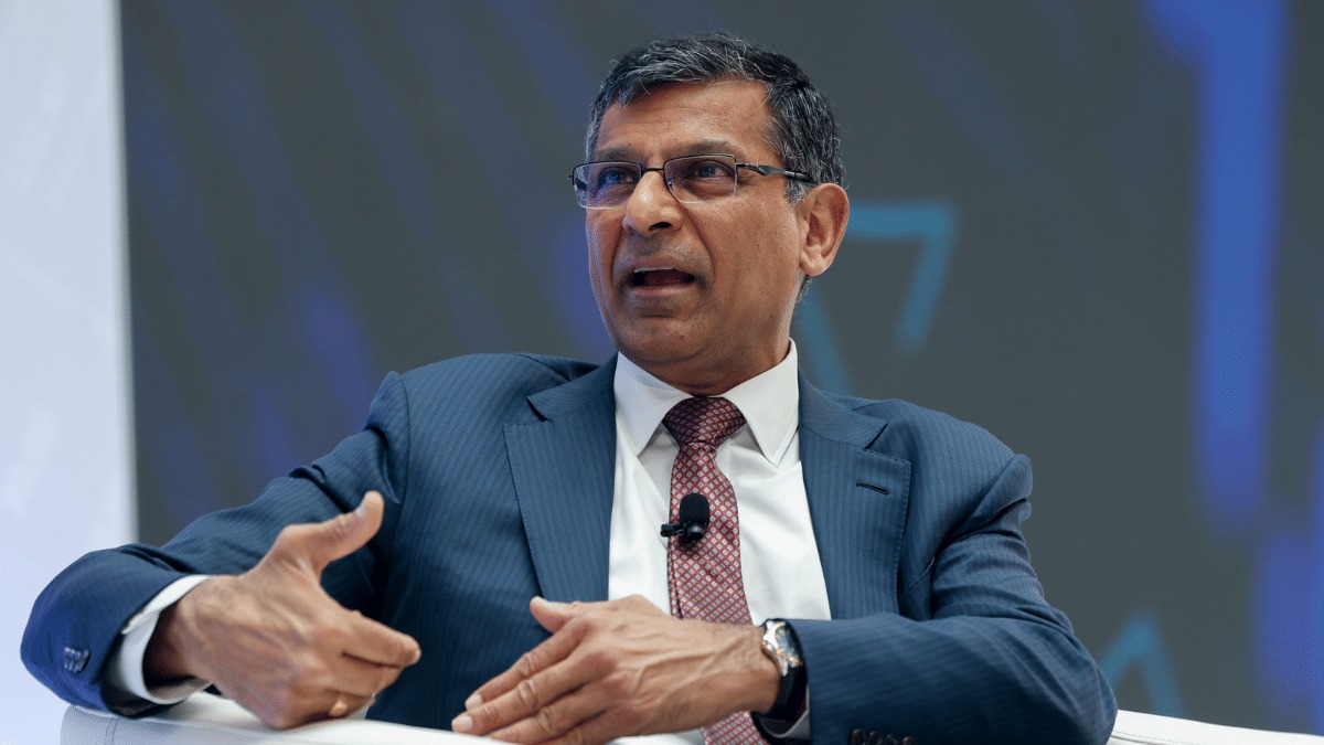 Former RBI Governor Rajan Warns Against Using Reserves to Prop Up Rupee Former RBI Governor Rajan Warns Against Using Reserves to Prop Up Rupee