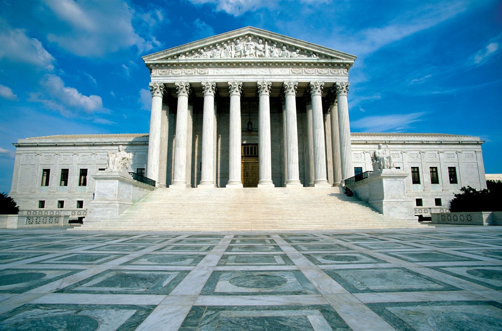 Supreme Court Rejects Bid to Revive Immigration Rule Allowing Deportation Pauses Supreme Court Rejects Bid to Revive Immigration Rule Allowing Deportation Pauses