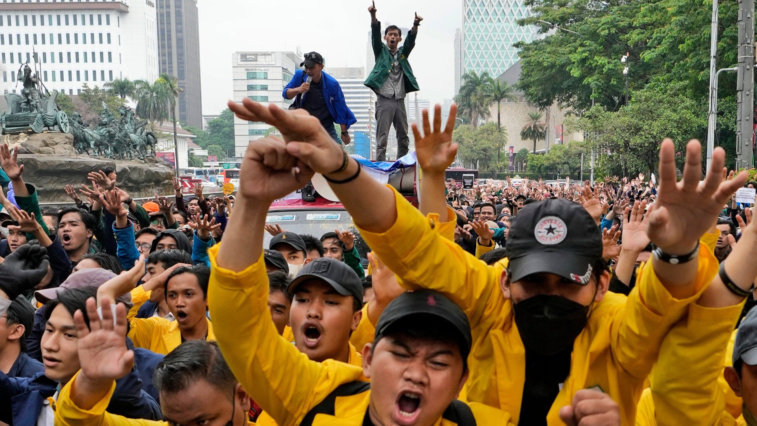 Indonesian Students Stage Nationwide Protests Over Forest Fire Crisis and Government Policy