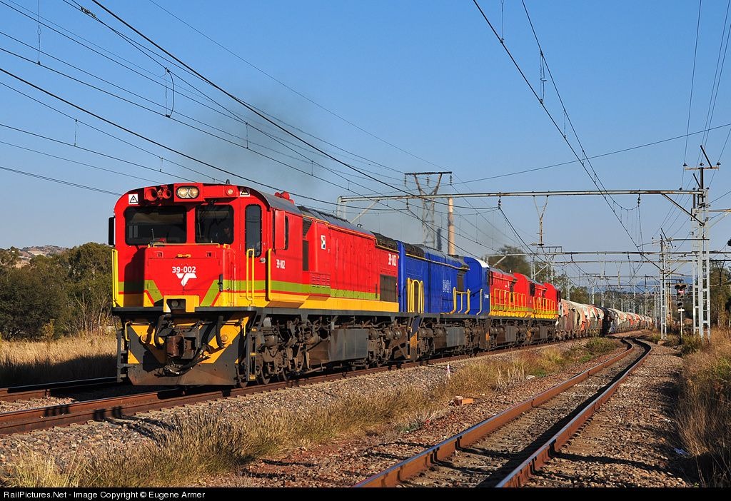 South Africa Sets Record With Massive 7.6-Kilometer Freight Train Test South Africa Sets Record With Massive 7.6-Kilometer Freight Train Test