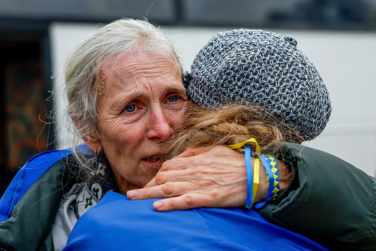 Hundreds of Starving Ukrainians Escape Occupied Oleshky in Rare Ceasefire Deal