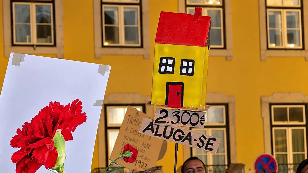 Thousands Converge on Lisbon Parliament to Protest Housing Crisis and Police Tactics Thousands Converge on Lisbon Parliament to Protest Housing Crisis and Police Tactics